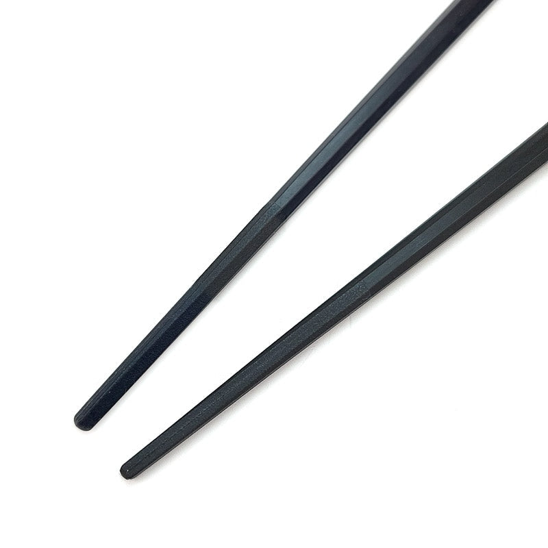 5 parin mustien syömäpuikkojen sarja
