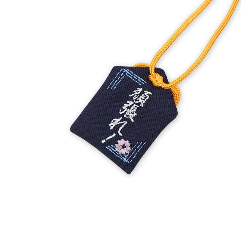 Omamori musta amuletti akateemiseen menestykseen