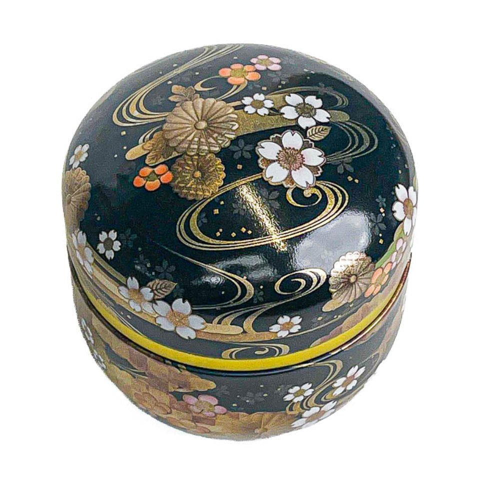 Pyöreä, musta, kukkakuvioinen japanilainen metallinen teepurkki