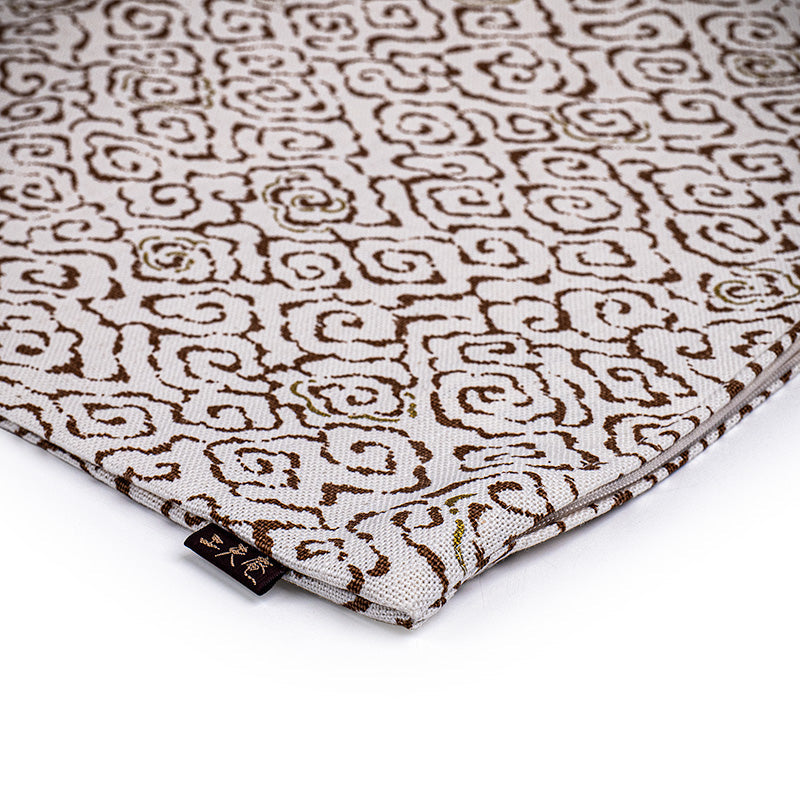 Japanilainen tyynynpäällinen Makigumo Design