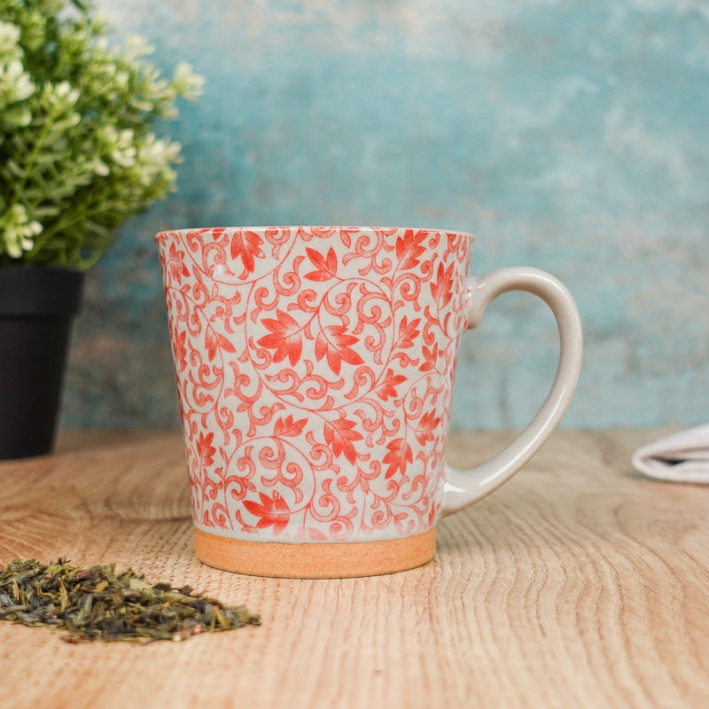 Japanilainen punainen keraaminen muki