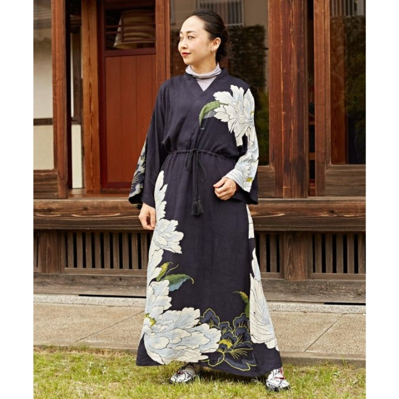 Japanilaisvaikutteinen mekko