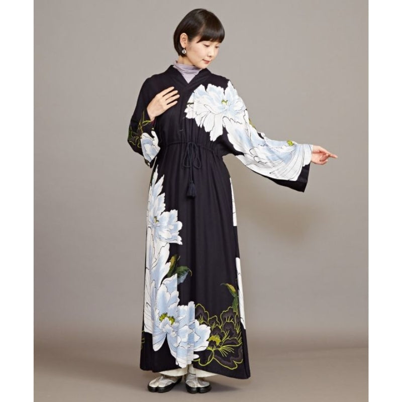 Japanilaisvaikutteinen mekko