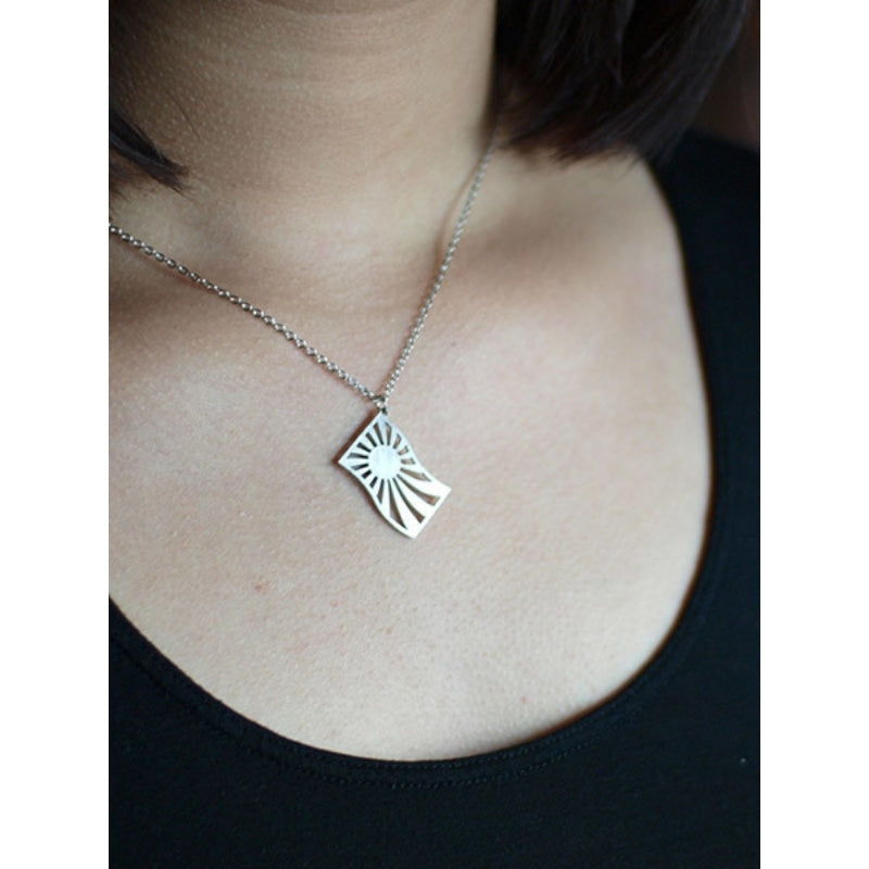 Japanin lippu kaulakoru