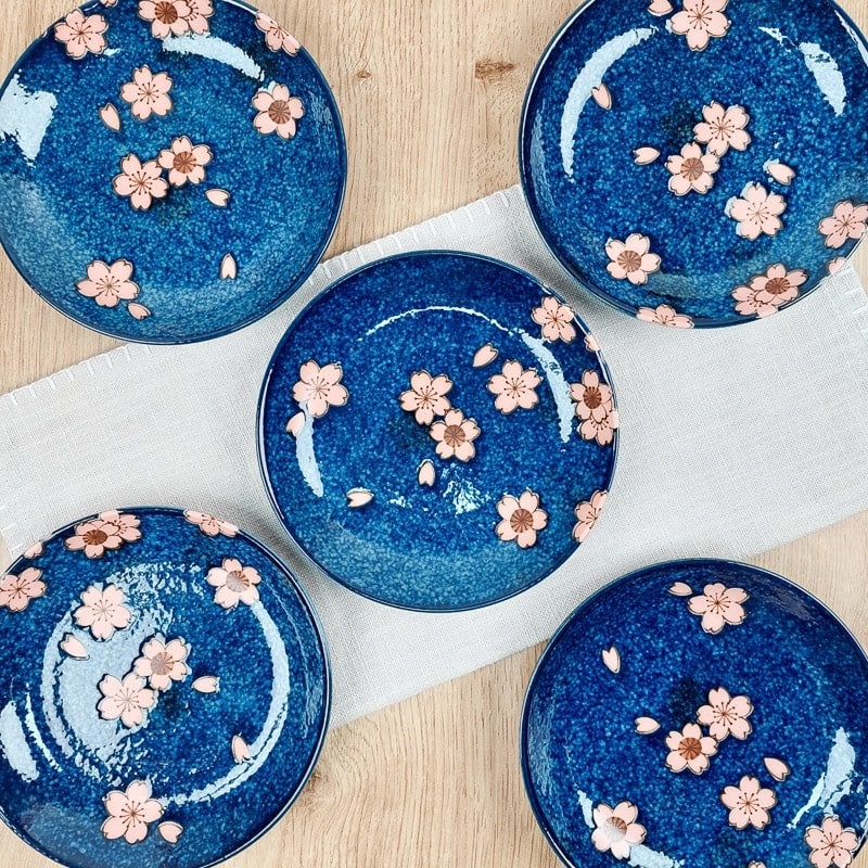 Laatikkosarja 5 Sakura japanilaista lautasta