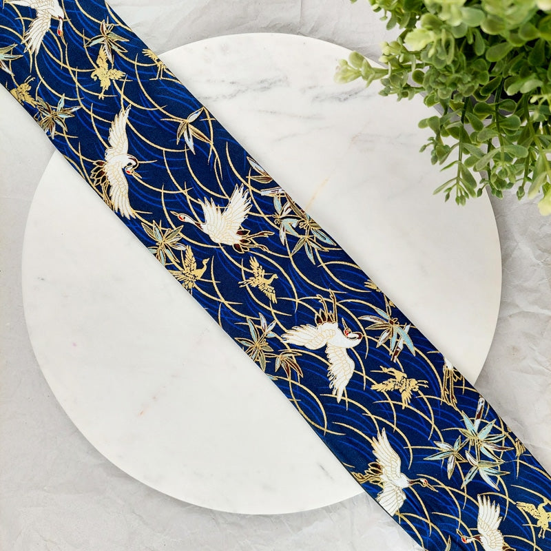 Laivastonsininen Obi-vyö, jossa on Tsuru-muotoilu