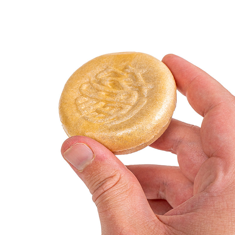 Japanilainen Monaka-täytteinen Mochi Matchan ja Ankon kanssa