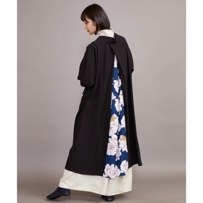 Musta moderni japanilainen mekko