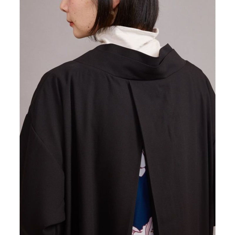 Musta moderni japanilainen mekko