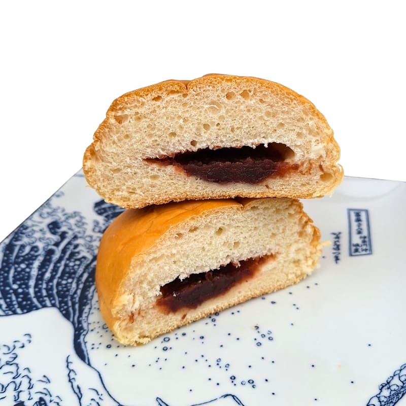 Briossileipä punaisen paputäytteen kanssa