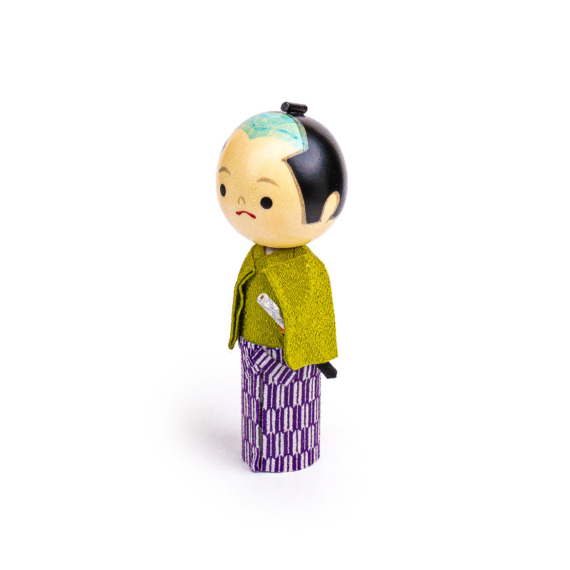 Kokeshi nuori samurai japanilainen nukke