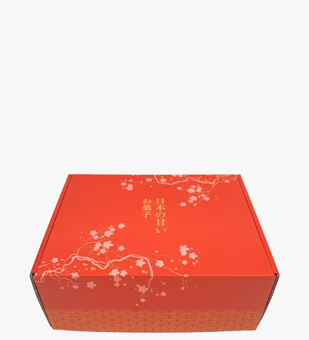 Boîte cadeau de fleurs de cerisier rouges avec accents dorés et design japonais traditionnel