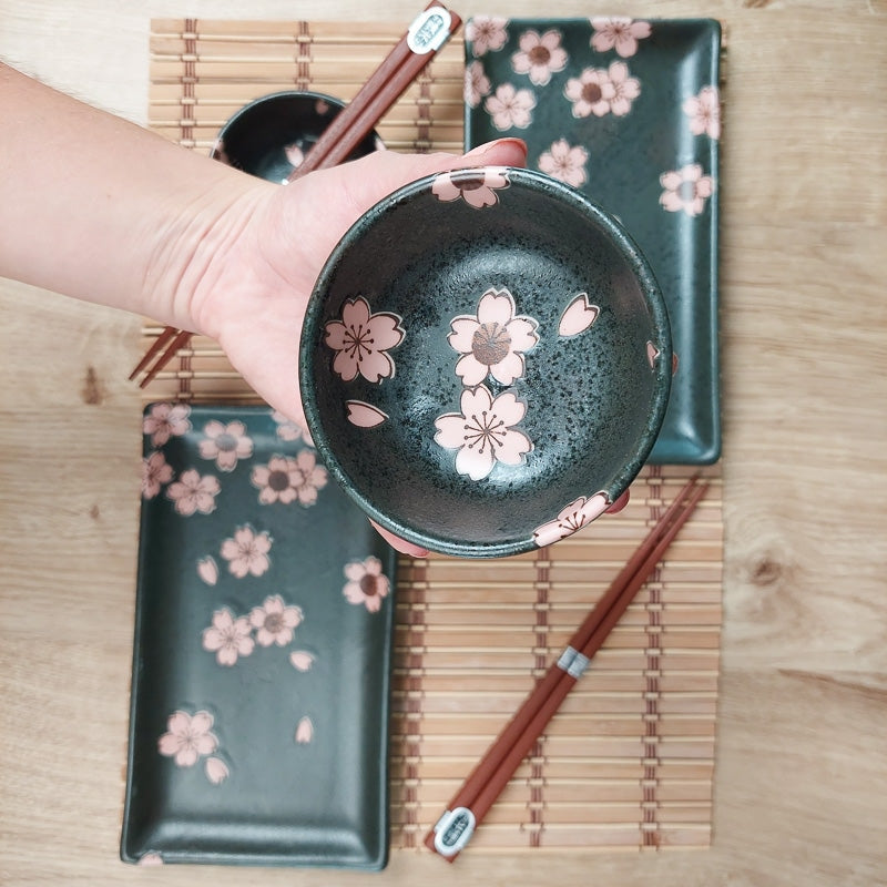 Sakura Sushi astiasto