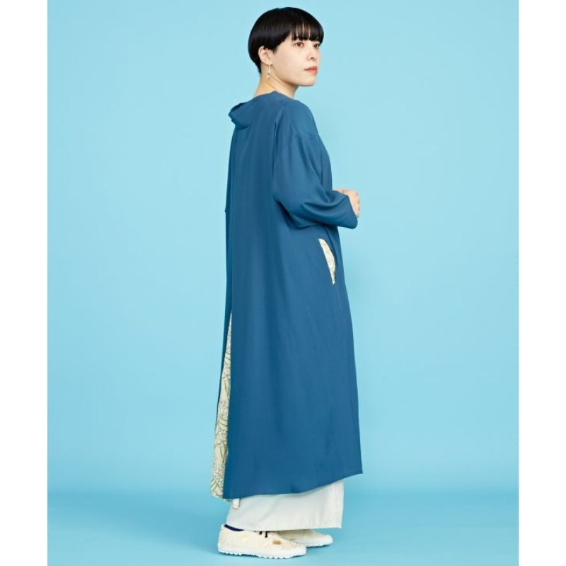 Sininen moderni japanilainen mekko