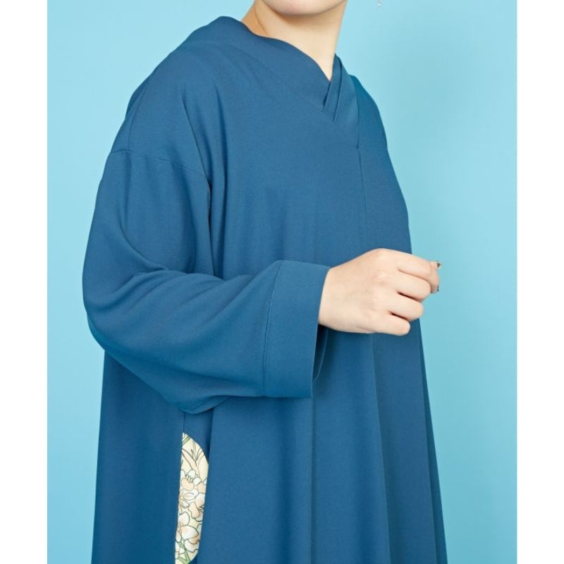 Sininen moderni japanilainen mekko