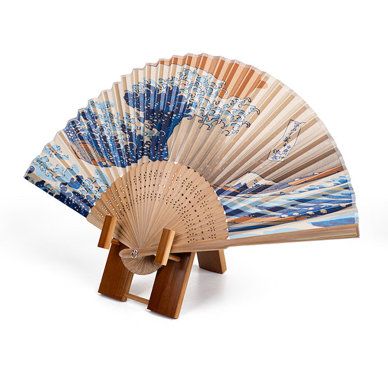 Tukijalka japanilaiselle taitettavalle bambu-tuulettimelle