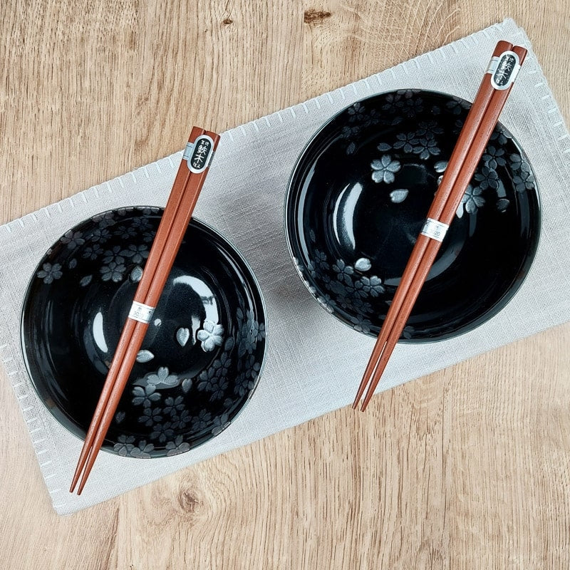 2 japanilaisen Hanami-kulhon sarja