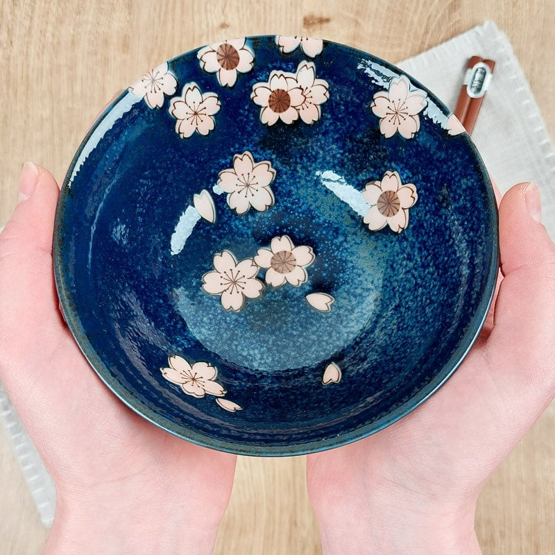 2 japanilaisen Sakura-kulhon sarja