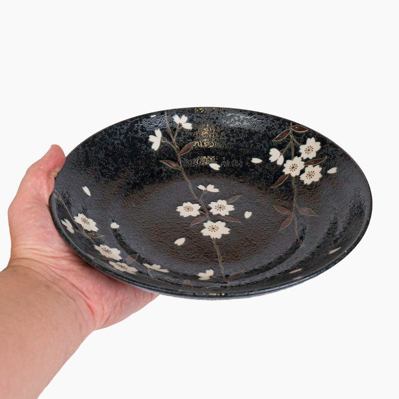 Kuro Sakura -tyylinen japanilainen syvälautanen