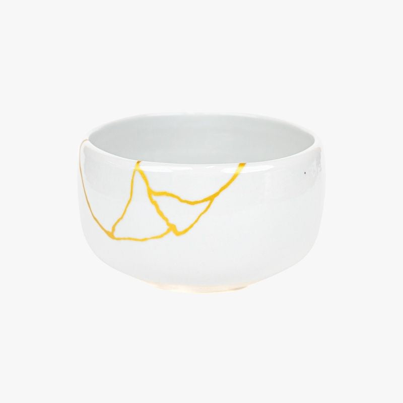 Valkoinen japanilainen Kintsugi-matcha-kulho
