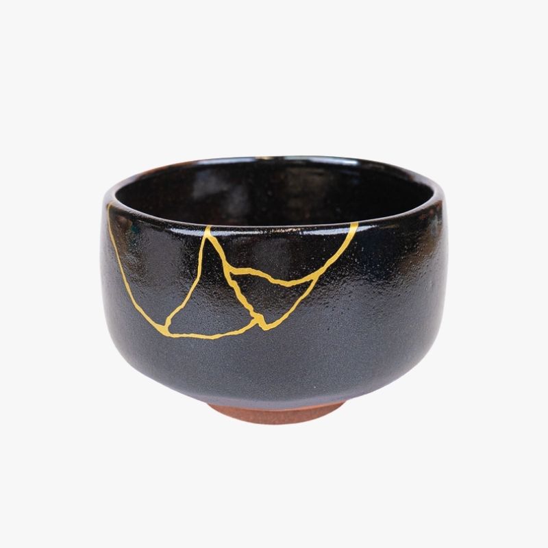 Musta japanilainen Kintsugi-matcha-kulho