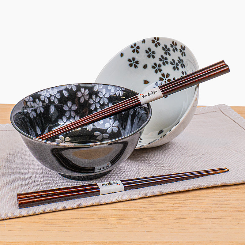 Setti 2 Japanilaista Kulhoa - Musta ja Valkoinen