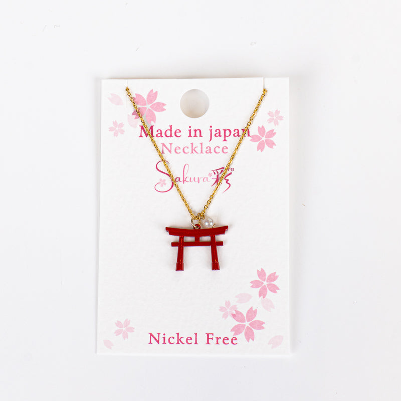 Japanilainen kaulakoru, jossa on Torii-riipus