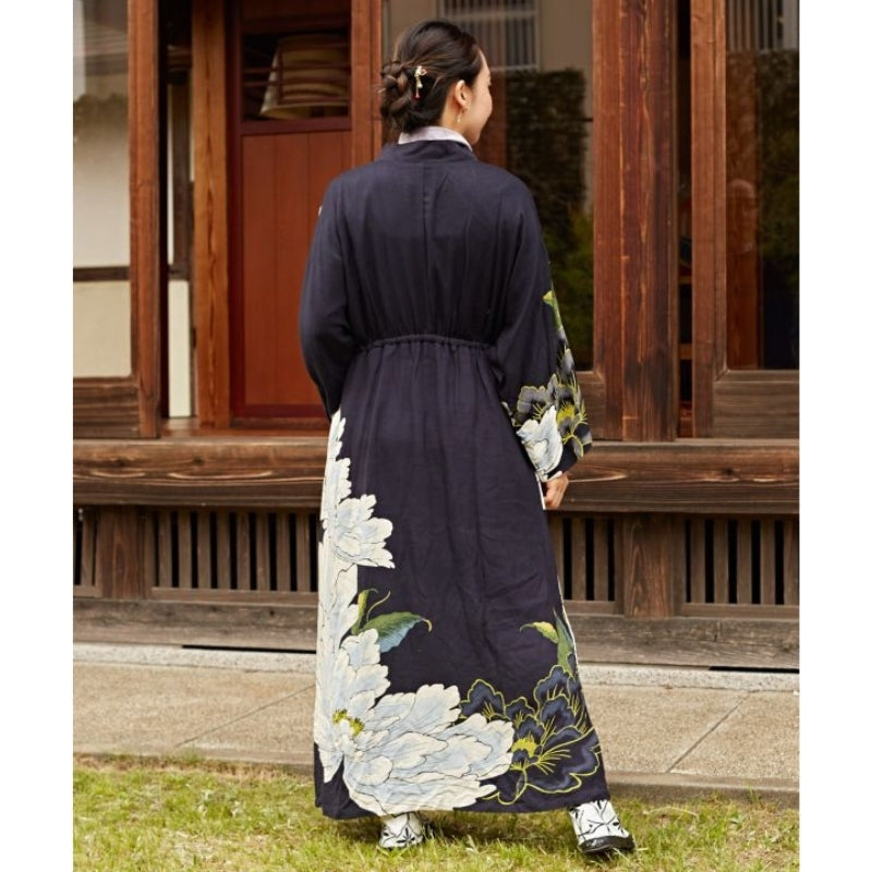 Japanilaisvaikutteinen mekko