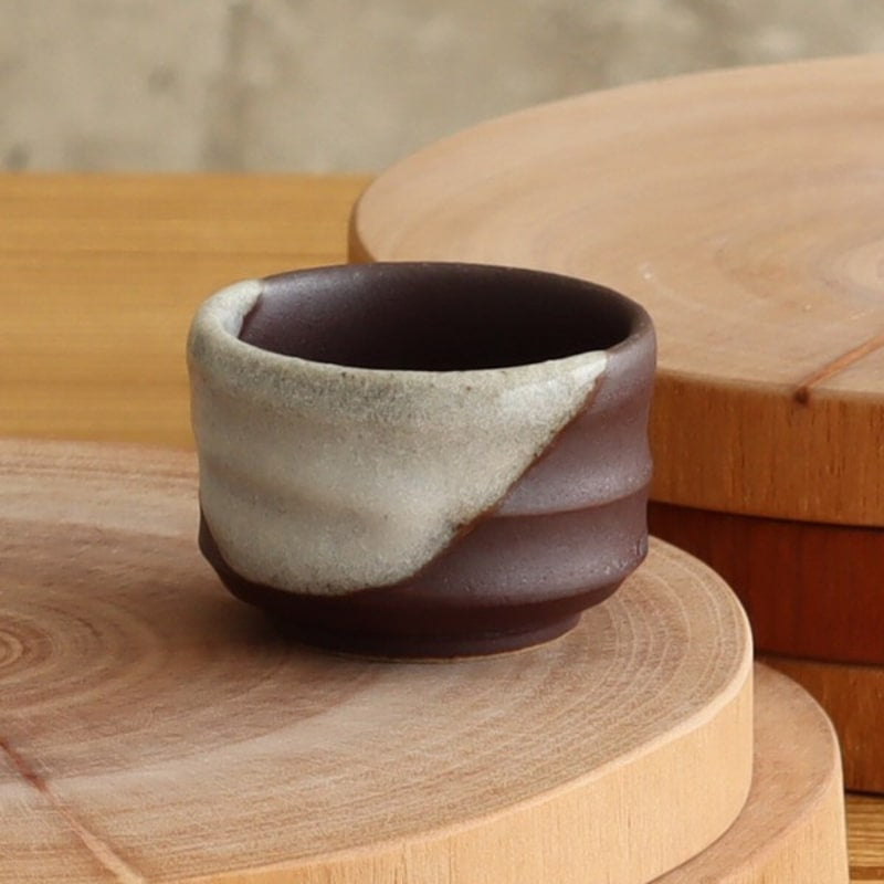 Käsintehty japanilainen sake-lasi