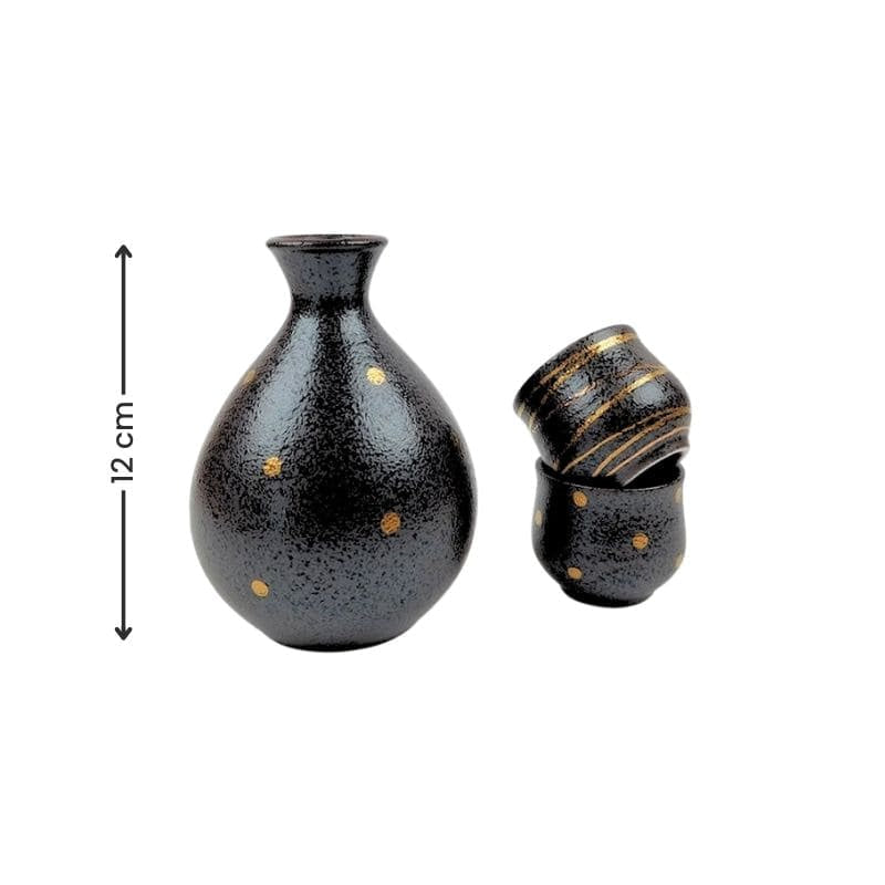 Käsintehty japanilainen sake-palvelu
