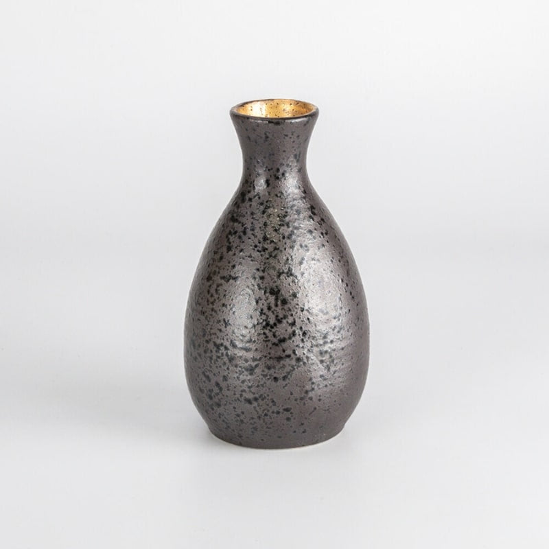 Kultainen japanilainen sake-setti
