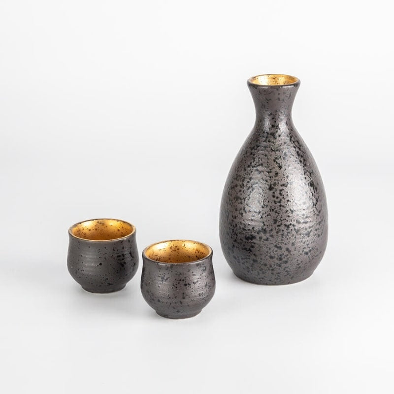 Kultainen japanilainen sake-setti