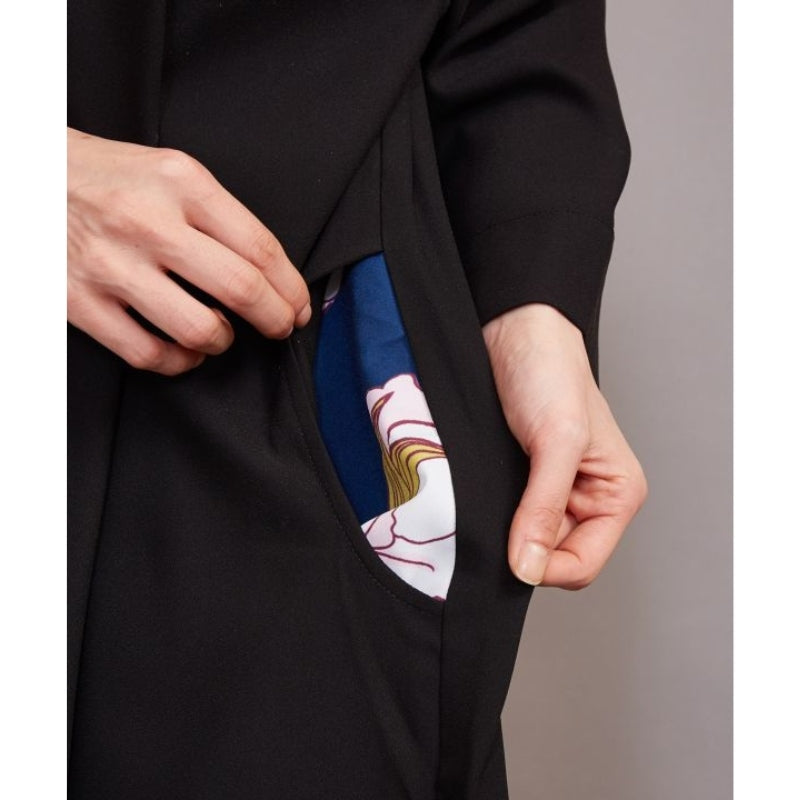 Musta moderni japanilainen mekko