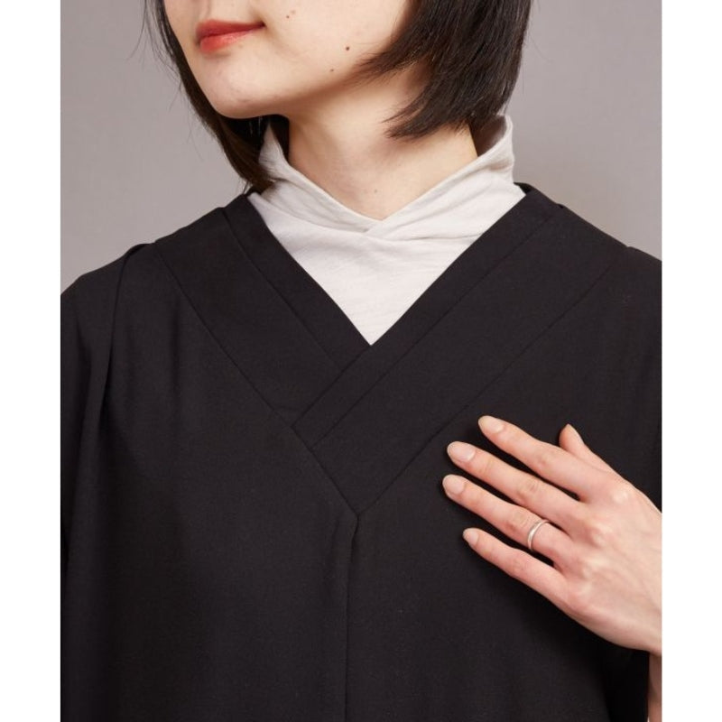 Musta moderni japanilainen mekko