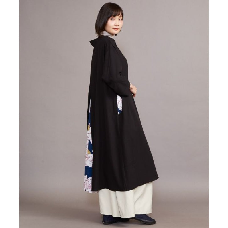 Musta moderni japanilainen mekko