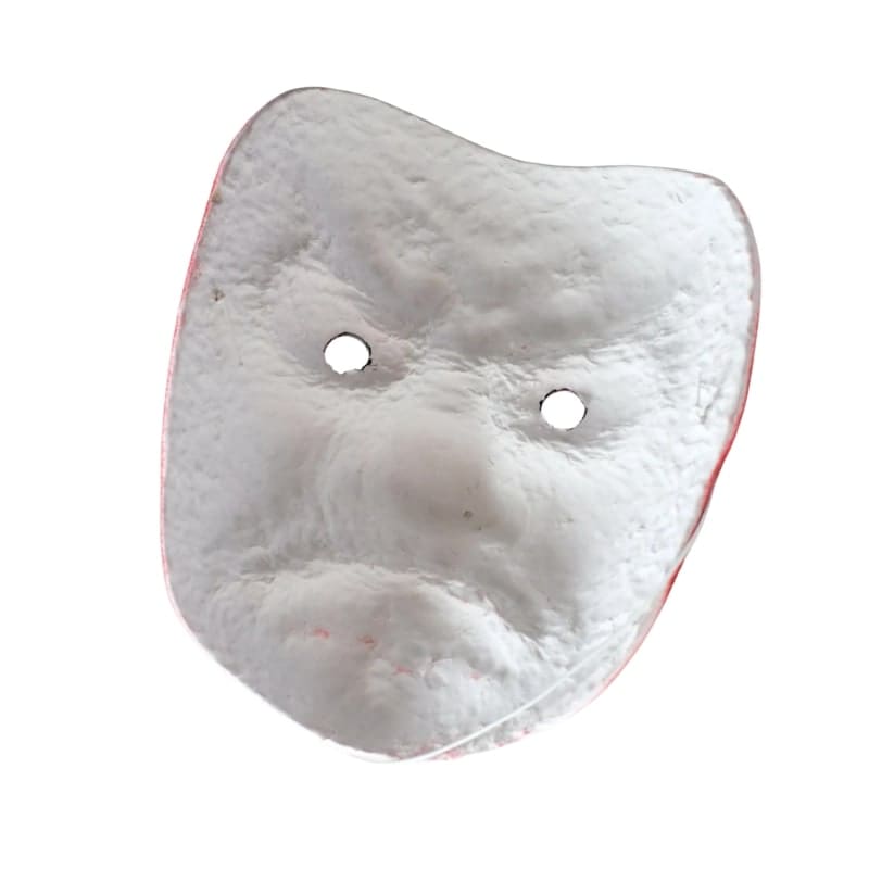 Paperimassasta tehty Tengu naamio