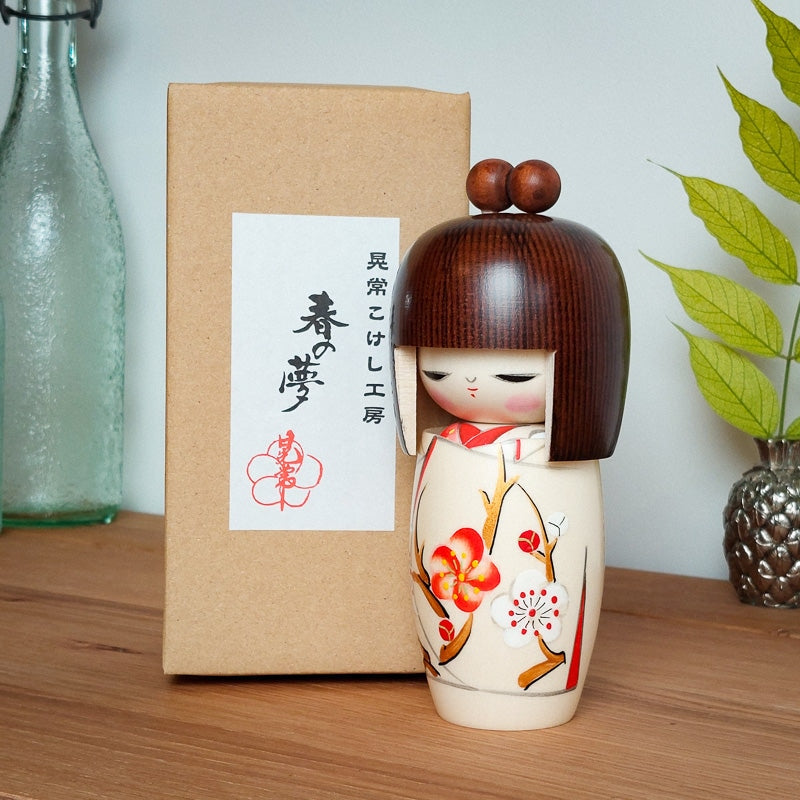 Perinteinen Kokeshi-nukke