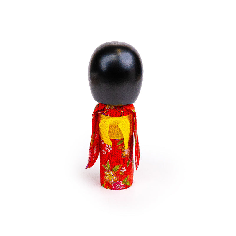 Punainen Kokeshi Egao japanilainen nukke