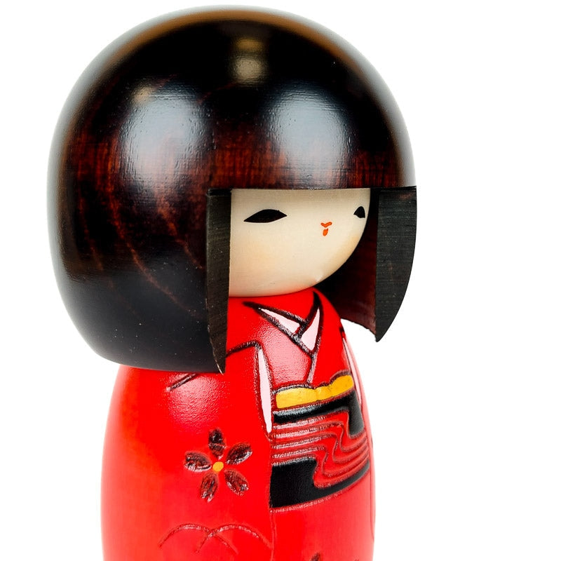 Punainen Kokeshi-nukke