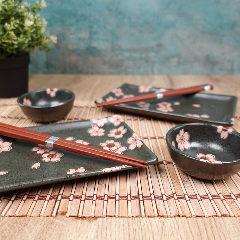 Sakura Sushi astiasto