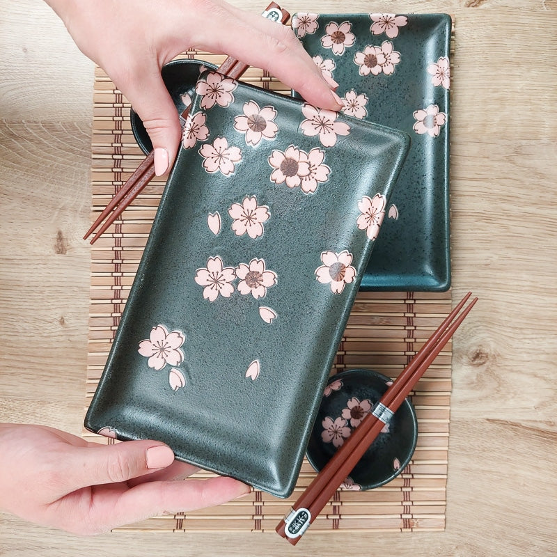 Sakura Sushi astiasto