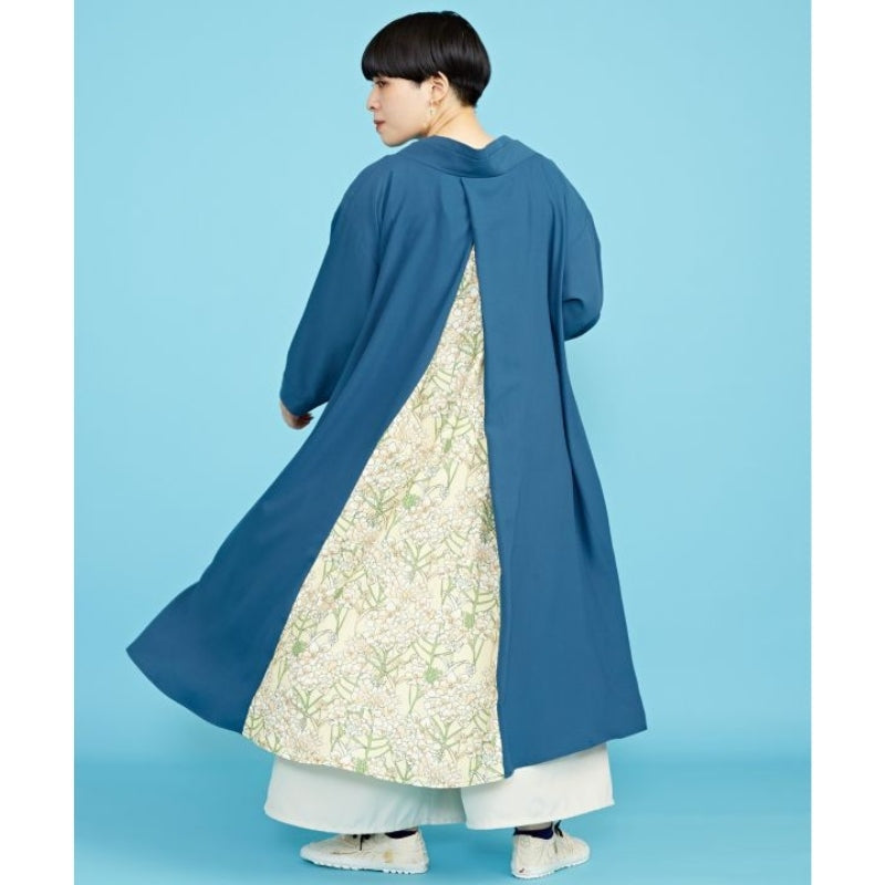 Sininen moderni japanilainen mekko