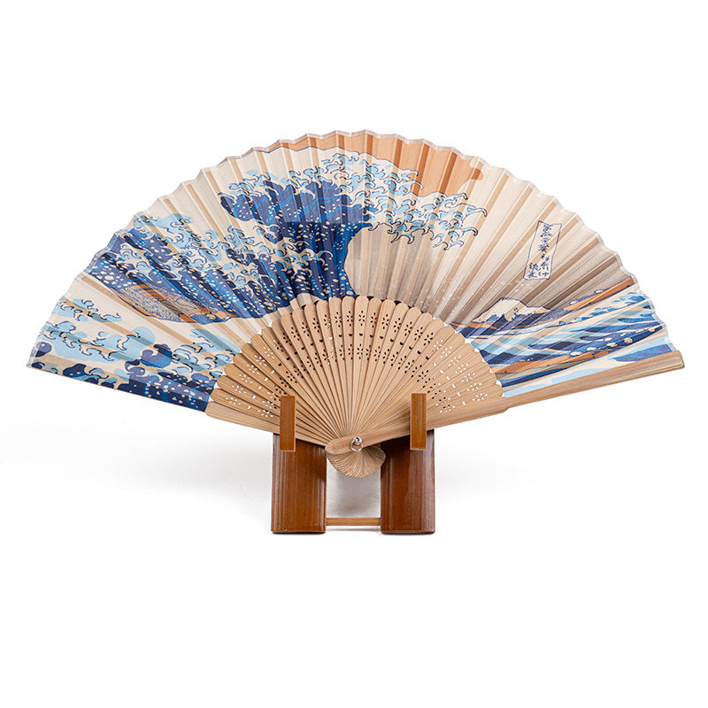 Tukijalka japanilaiselle taitettavalle bambu-tuulettimelle