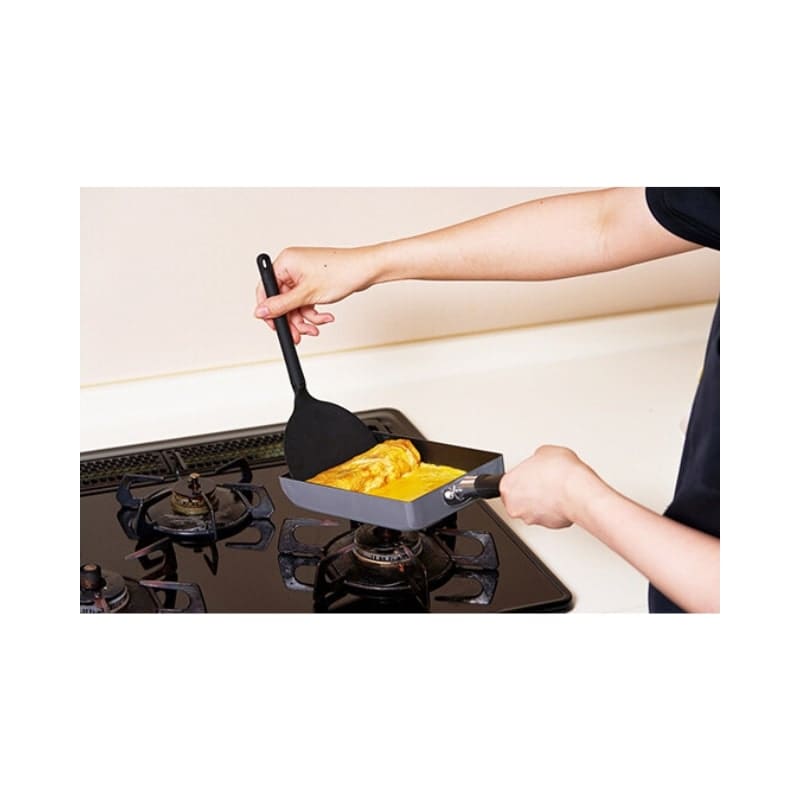 Tamagoyaki japanilainen litteä lastalla